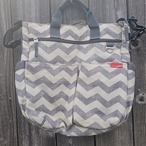 Skip Hop Duo Signature Carry All Diaper Bag - Grey/White Chevron  Missing should